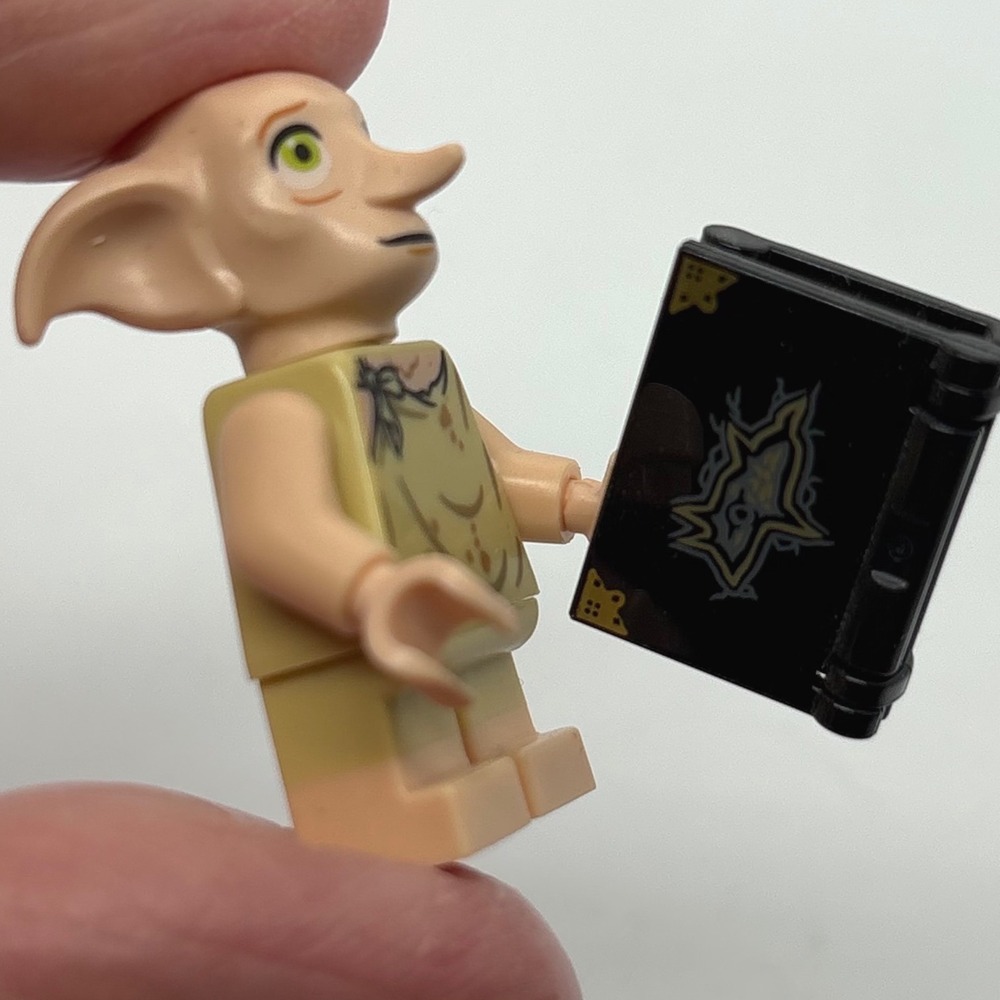 LEGO Harry Potter 71022 Dobby Minifigure with Diary and Sock Accessory 2018 - Picture 4 of 7